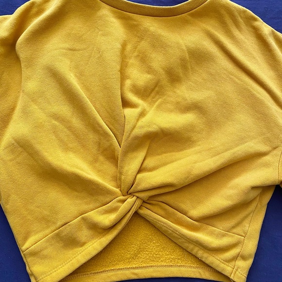 H&M Divided Mustard Yellow Long Sleeve Ruched Crop Top - Picture 3 of 9